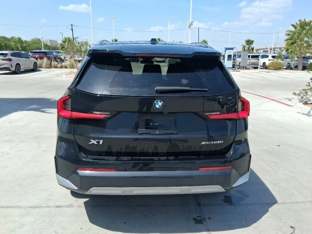 Used 2025  BMW xDrive28i image 5