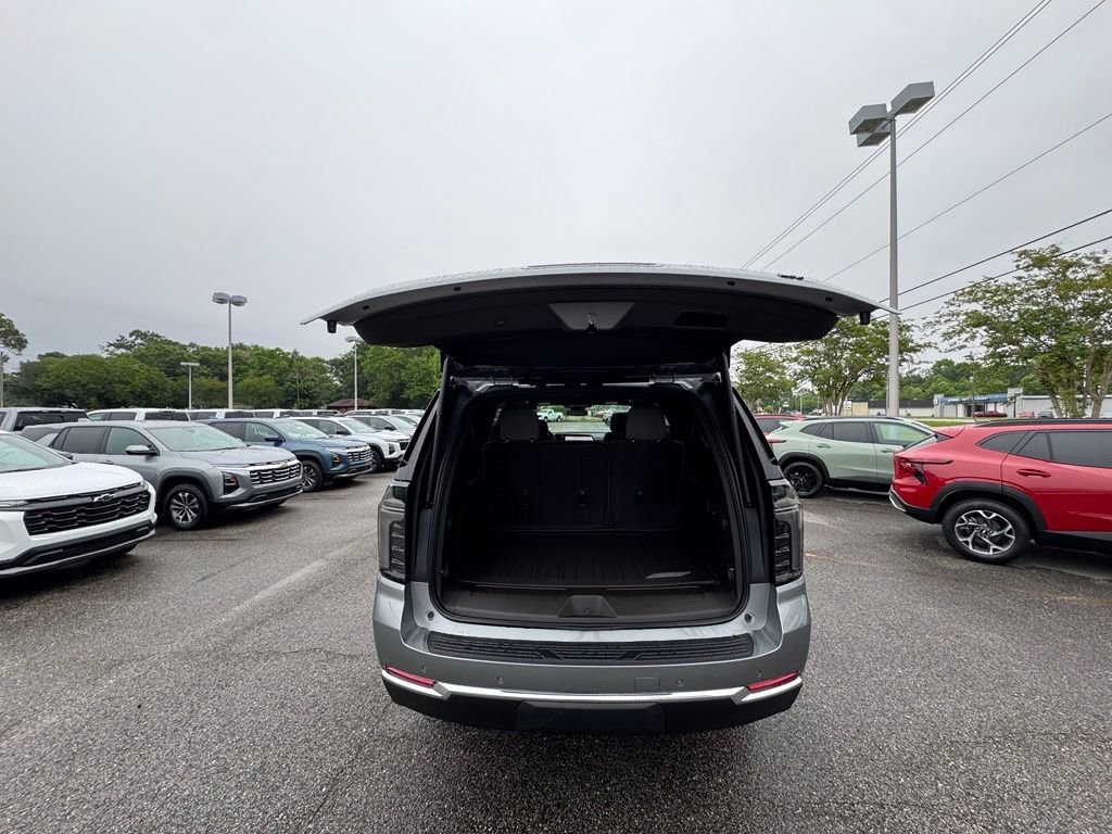 2026 Chevrolet Suburban LT - Photo 8