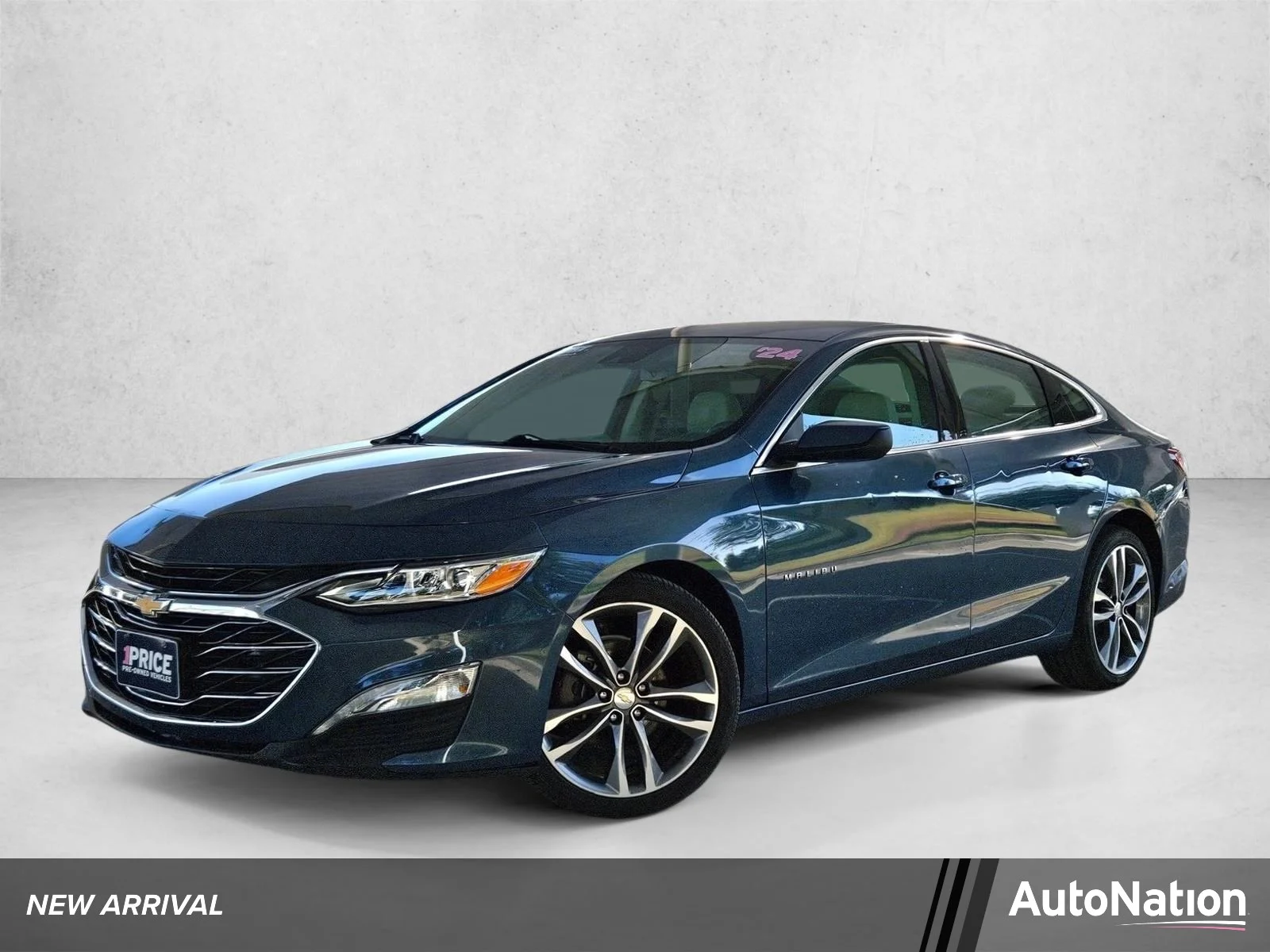 Used 2024 Lakeshore Blue Metallic Chevrolet LT image 1