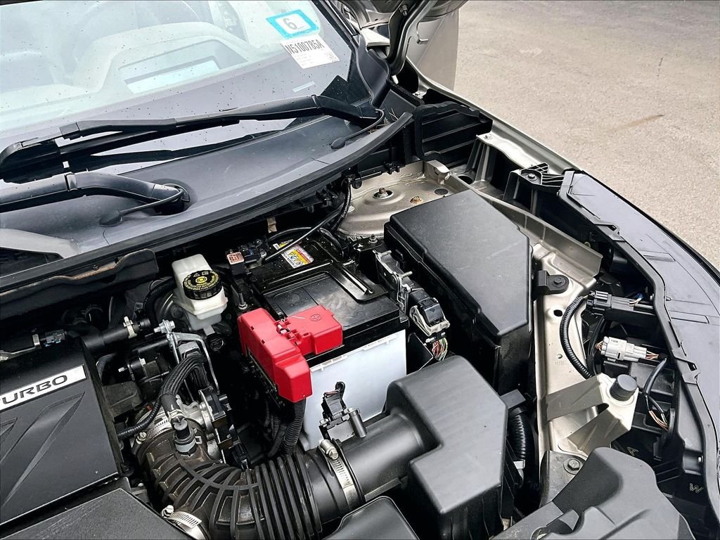 Used 2022 Gold Nissan Platinum image 32