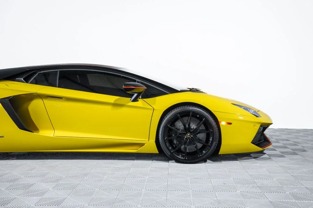 Used 2016 Yellow Lamborghini LP700-4 image 3