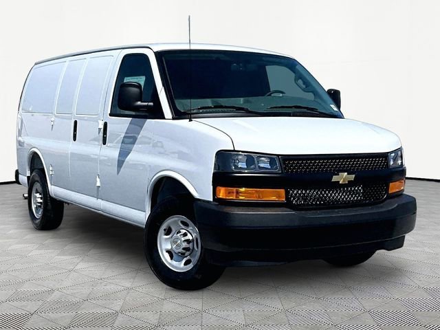 2026 Chevrolet Express 2500 Work Van HD's photo