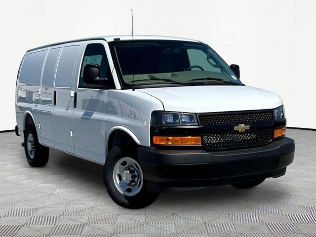 2026 Chevrolet Express 2500 Work Van HD's photo