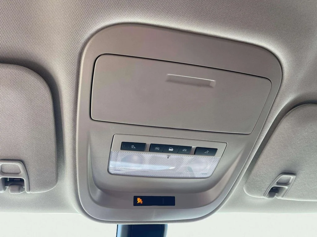 Used 2022 Summit White GMC Elevation image 16