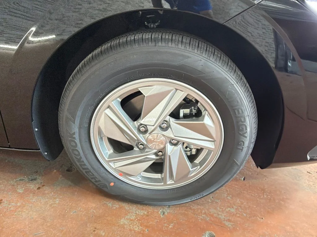 New 2026 Abyss Black Hyundai SE image 10