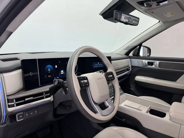 Used 2025 Shimmering Silver Pearl Hyundai Calligraphy image 37
