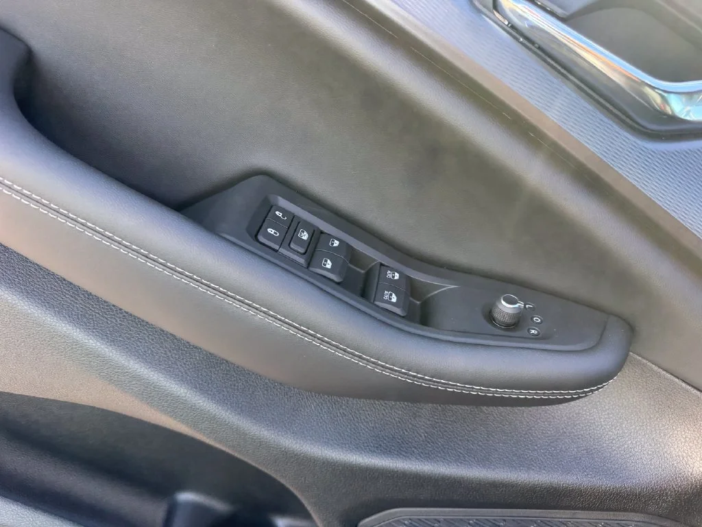 New 2027 Sting-Gray Clear-Coat Paint Jeep Laredo image 6