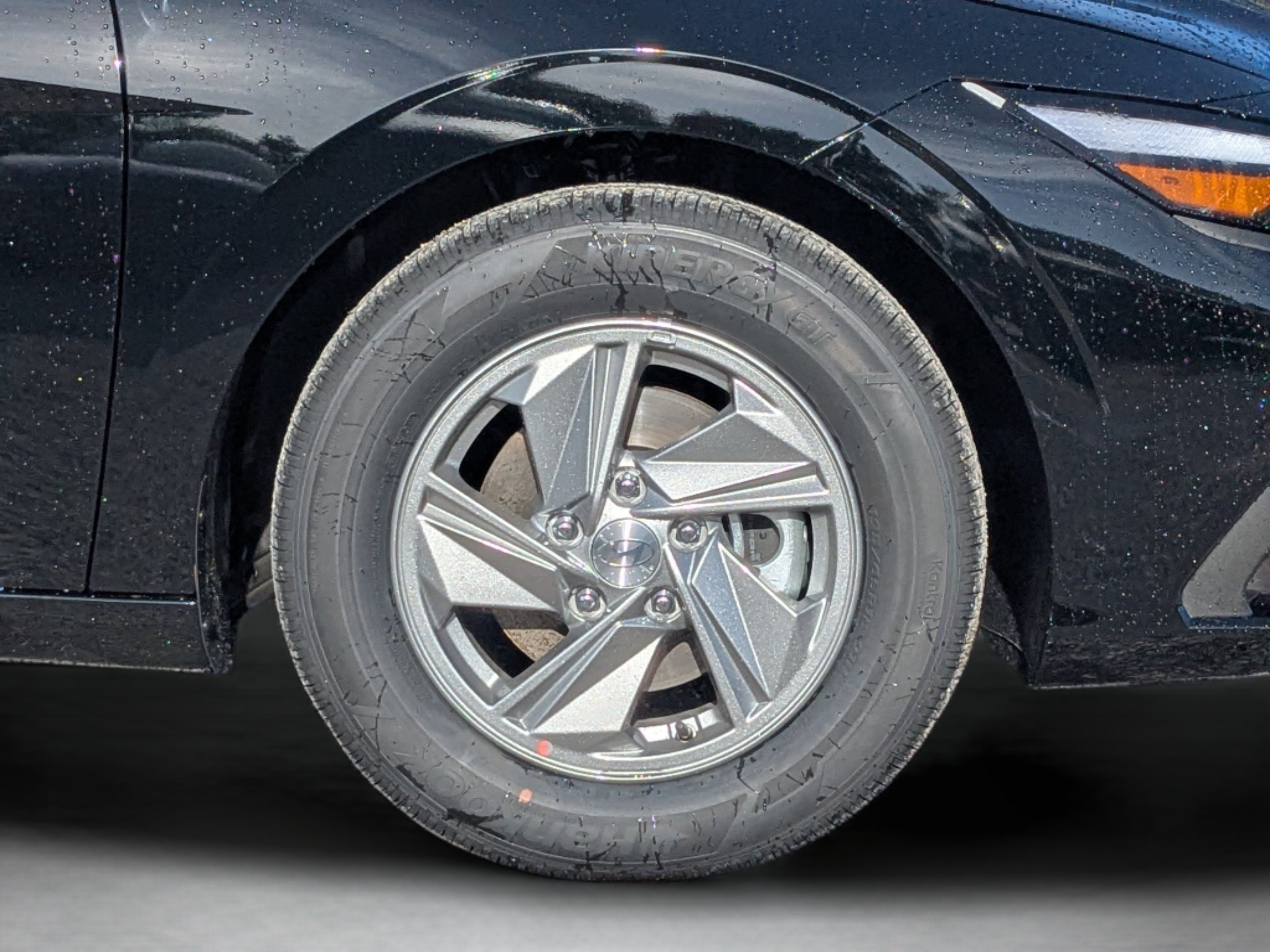 New 2026 Abyss Black Hyundai SE image 11
