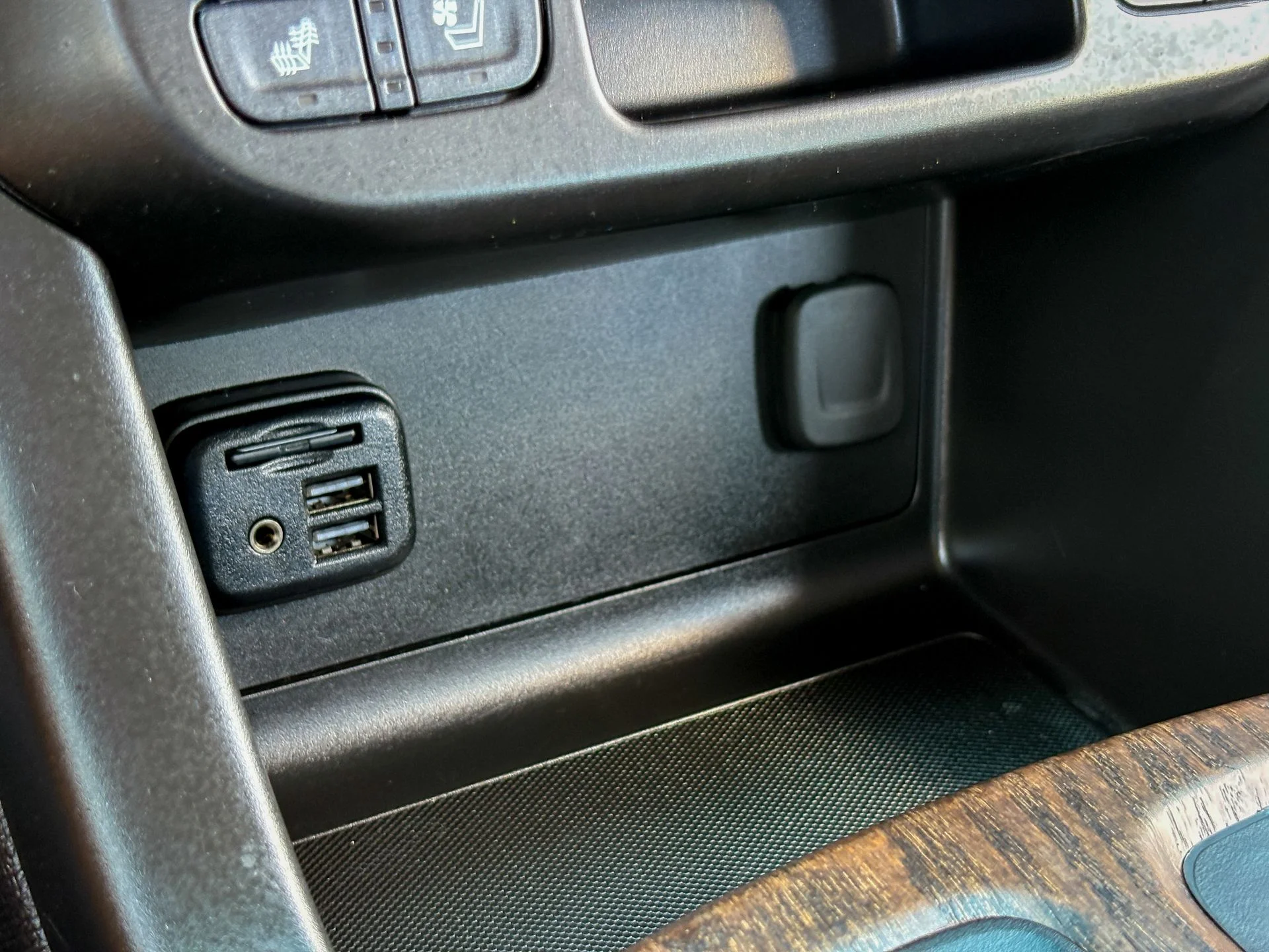 Used 2022 Gray GMC Denali image 28