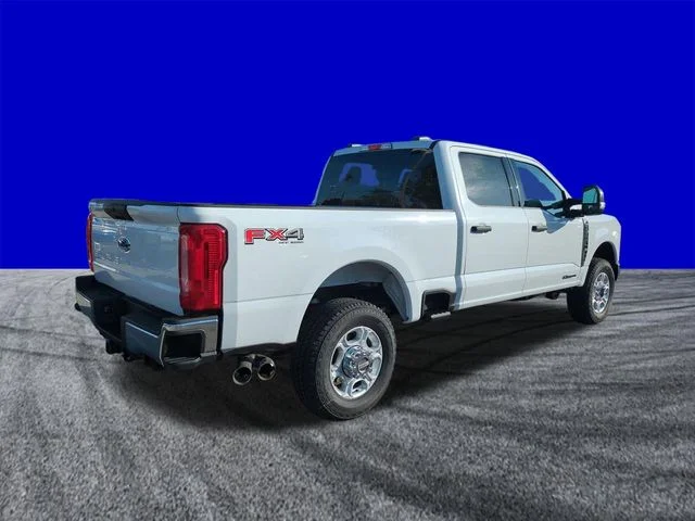 New 2026 Oxford White Ford F-350® XLT image 4