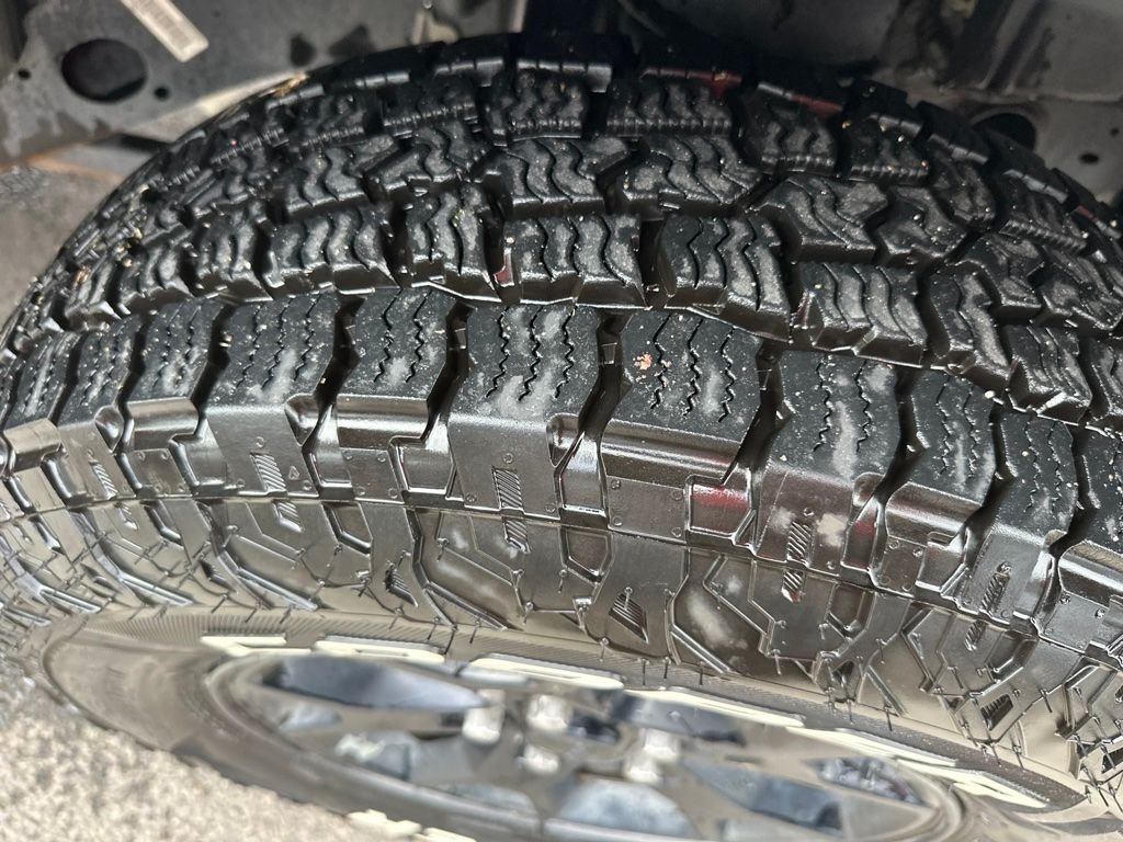 Used 2020 Green Jeep Sport image 5