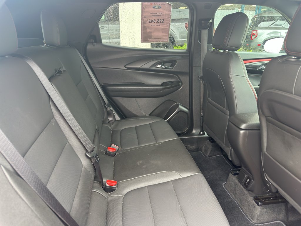 Used 2025  Chevrolet RS image 31