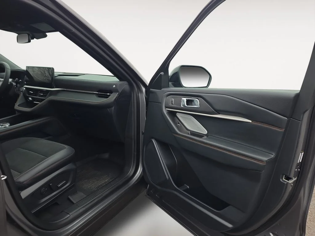 2026 Ford Explorer Tremor - Photo 9