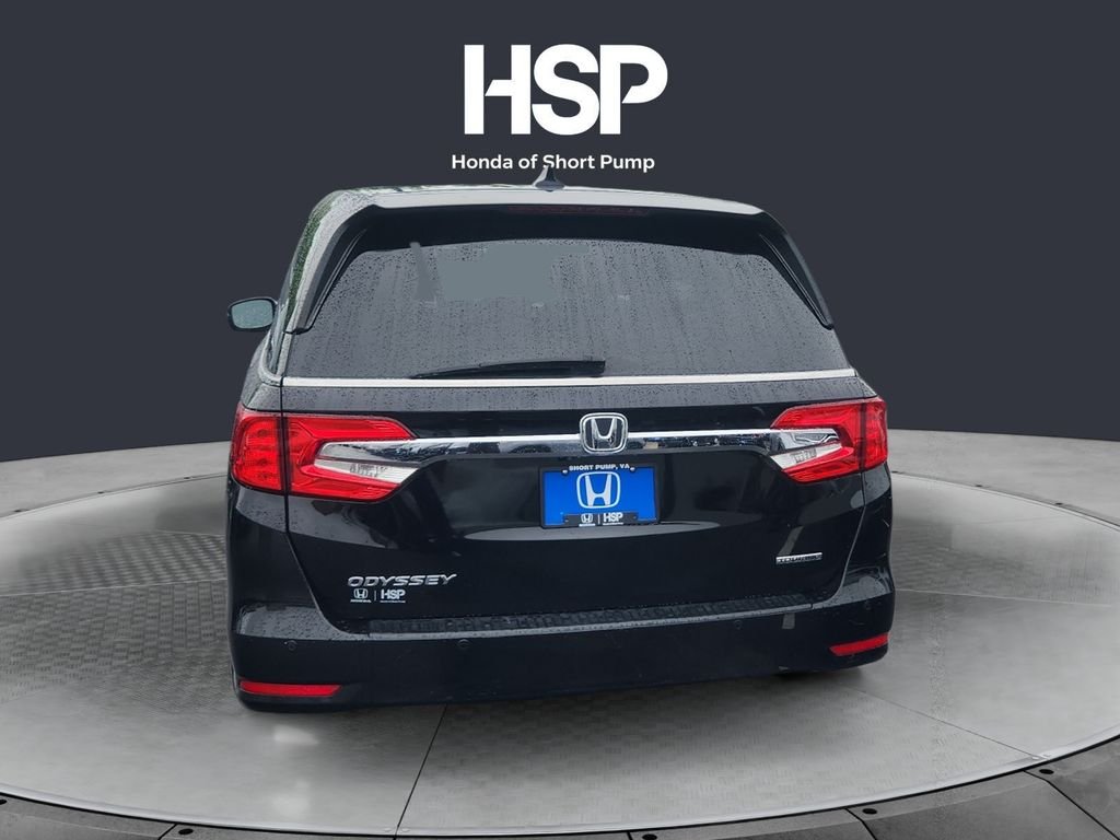 Used 2018 Crystal Black Pearl Honda Touring image 4