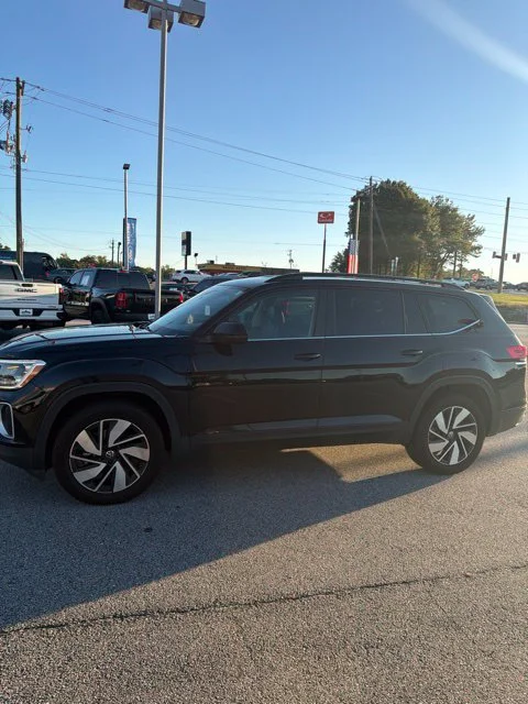 Used 2025  Volkswagen 2.0T SE w/Technology image 5