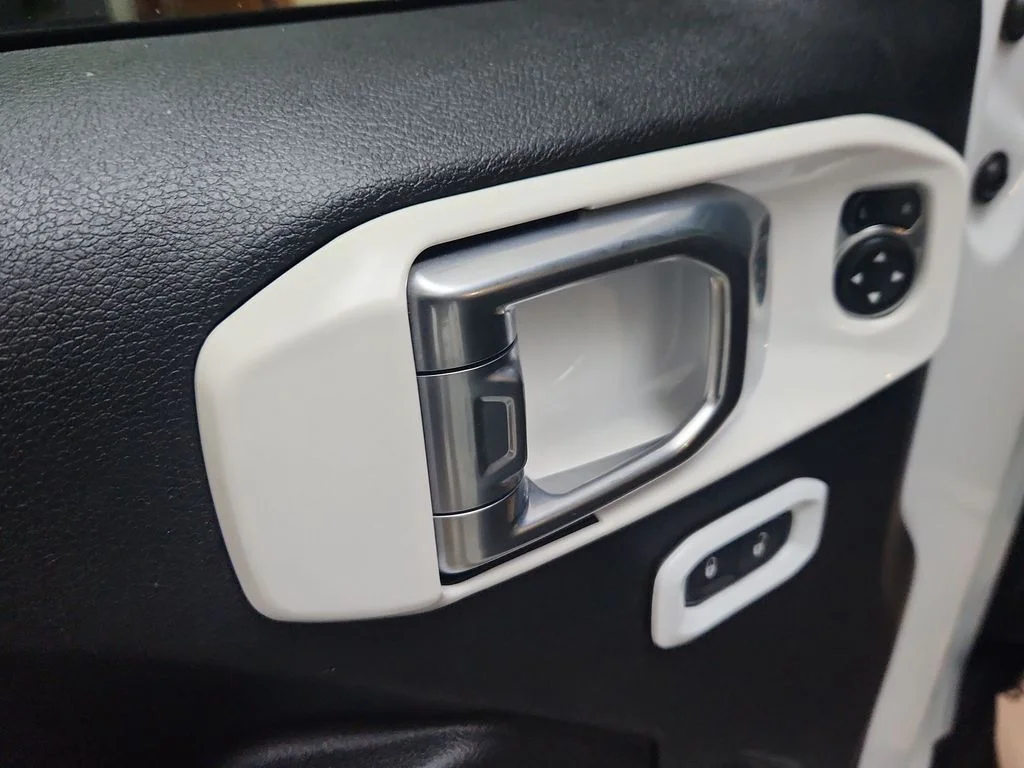 Used 2024 White Jeep Sport S image 17