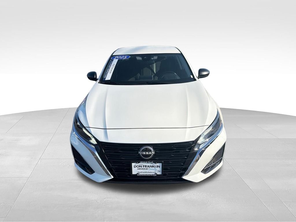 Used 2025 White Nissan 2.5 SV image 8