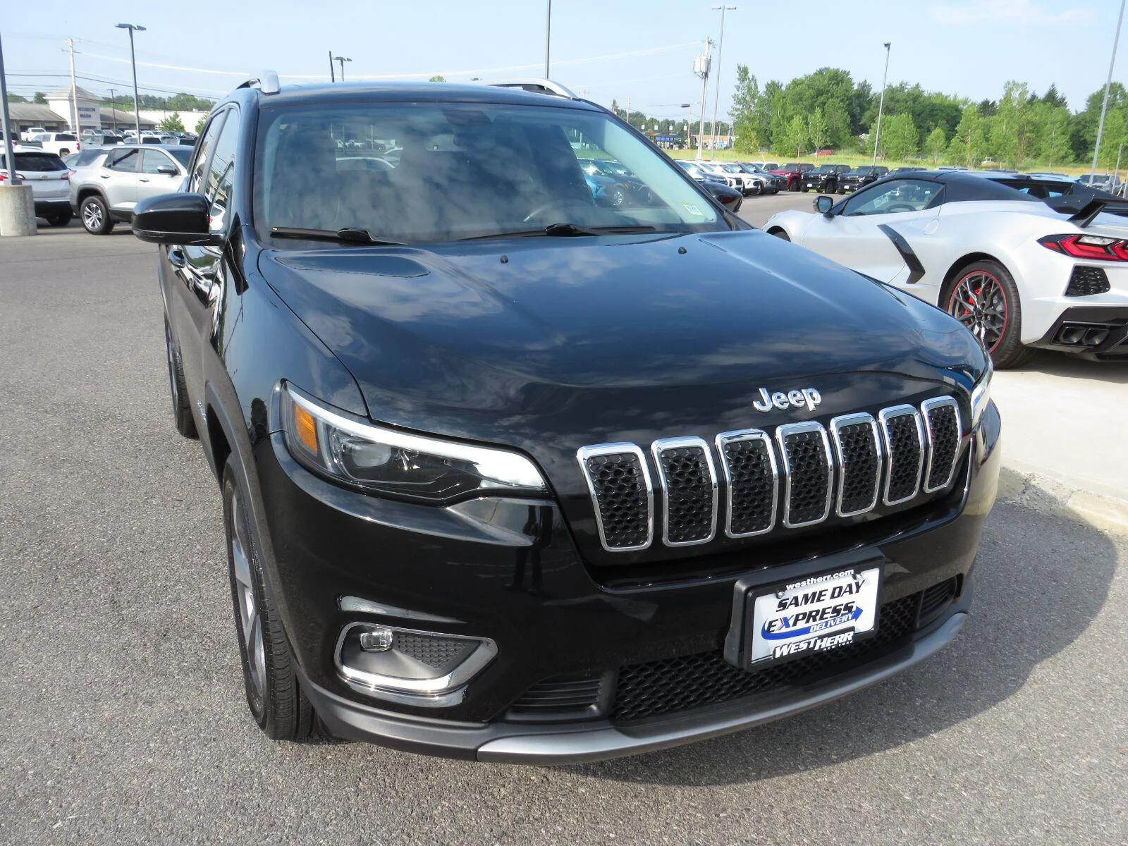 Used 2019 Diamond Black Cry Jeep Limited image 3