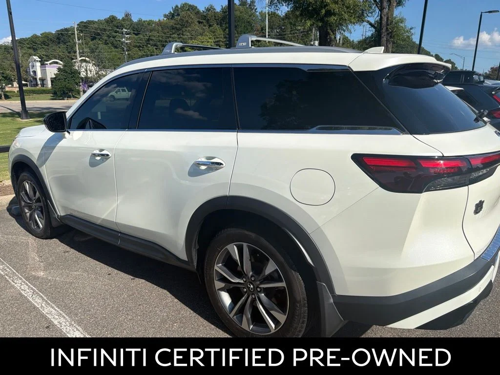 Certified Used 2023 Majestic White INFINITI LUXE image 6