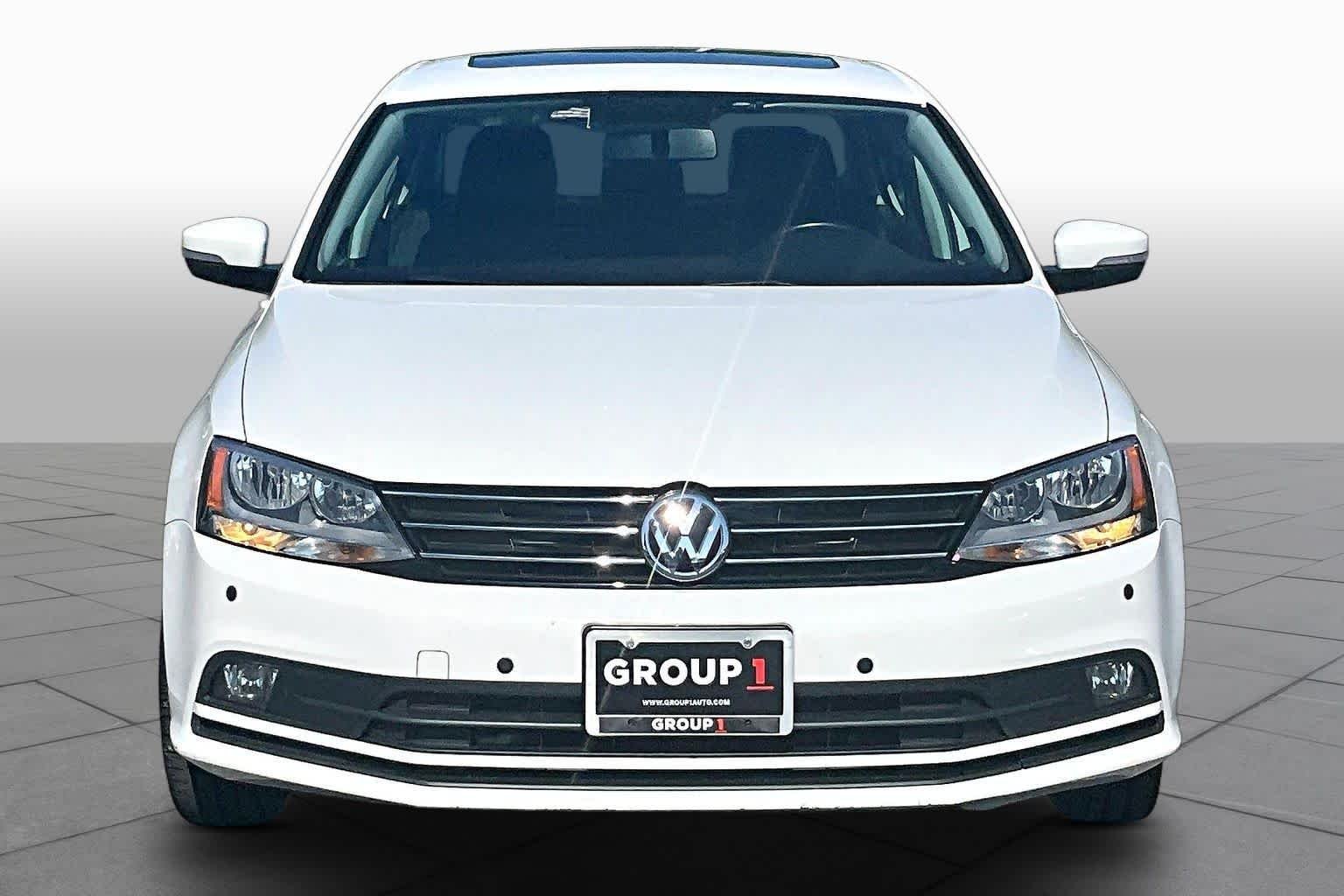 Used 2015  Volkswagen 1.8T SEL image 4