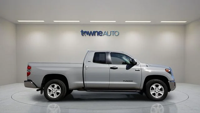 Used 2019 Gray Toyota SR5 image 6