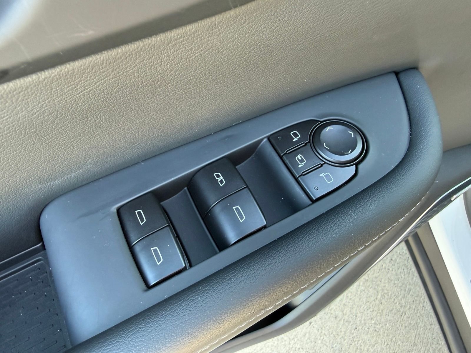 Used 2026 Summit White Buick Preferred image 30