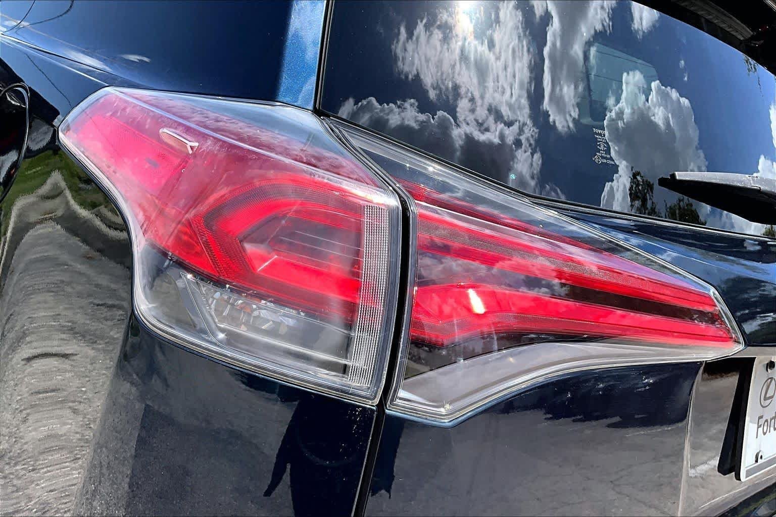 Used 2018 Galactic Aqua Mica Toyota Limited image 29