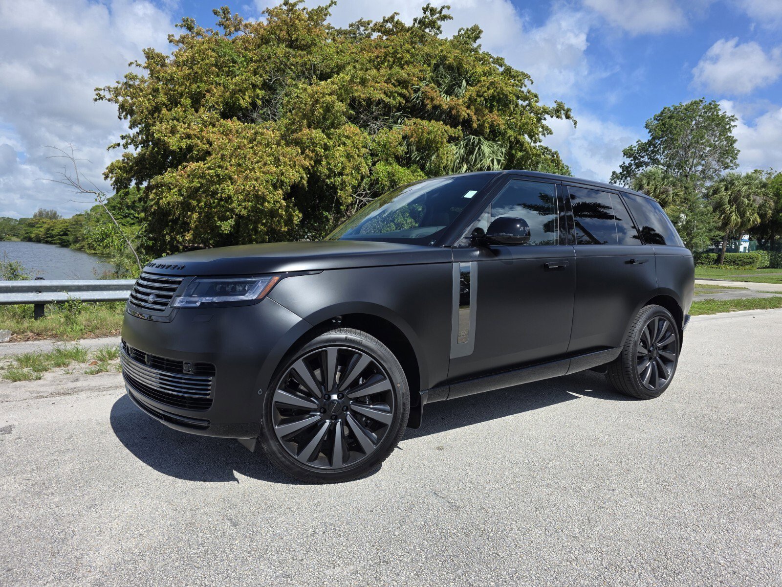 New 2026 Obsidian Black Satin LAND ROVER SV Signature Suite image 1