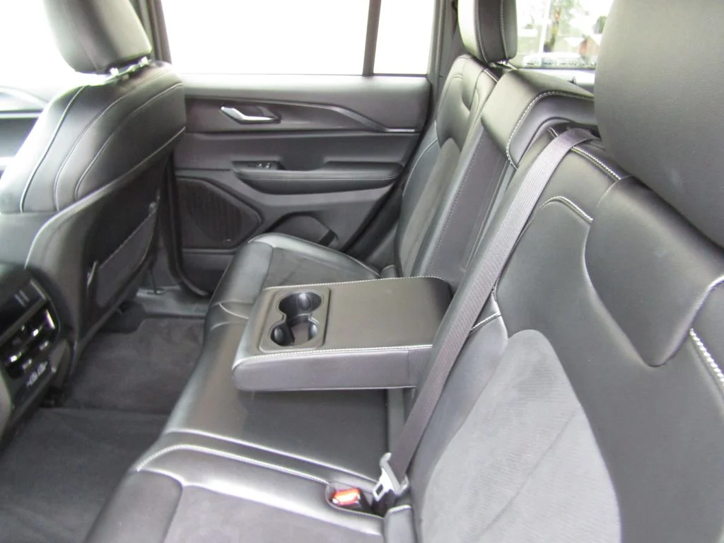 Used 2025 Diamond Black Jeep Altitude image 31