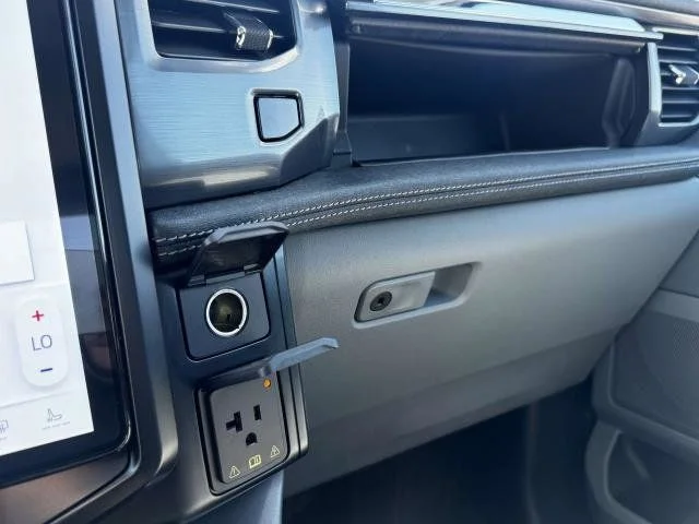 2025 Ford F-150 Lightning Flash - Photo 28