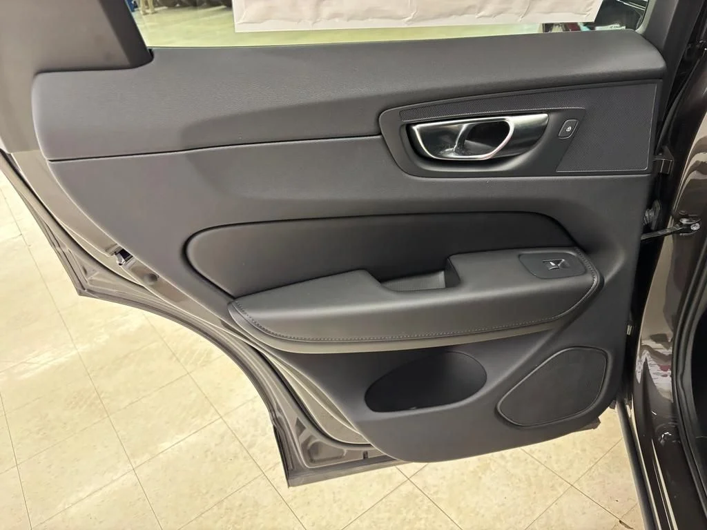 2024 Volvo XC60 Plus - Photo 12
