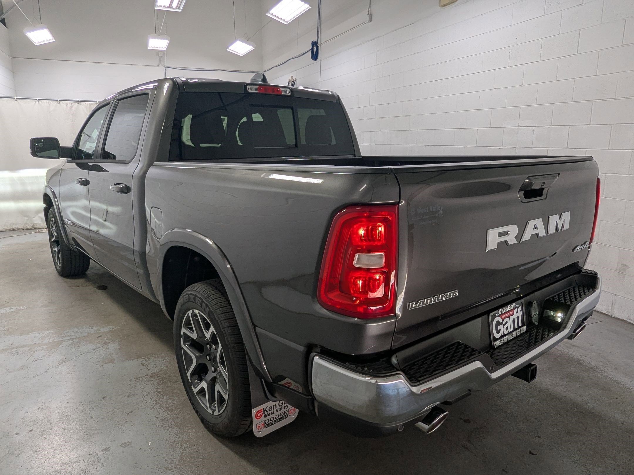 New 2026 Granite Crystal Metallic Clear-Coat Exterior Paint RAM Laramie image 7