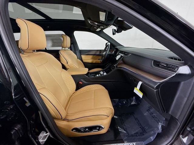 Used 2025 Black Jeep Summit image 29
