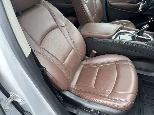 Used 2018 White Buick Avenir image 29