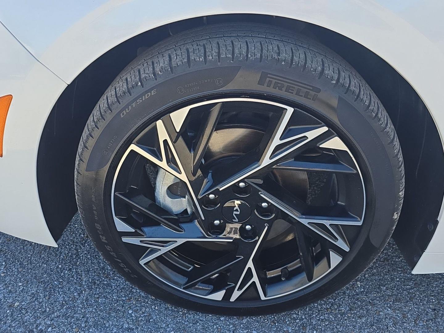 Used 2025 Snow White Pearl Kia GT-Line image 21