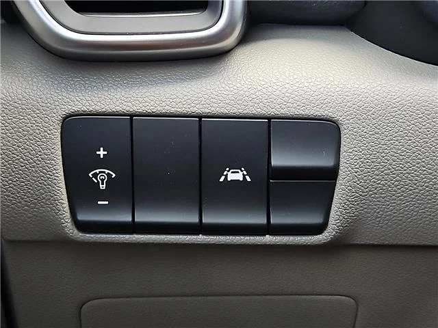 Used 2021 Snow White Pearl KIA LX Front-wheel Drive image 19