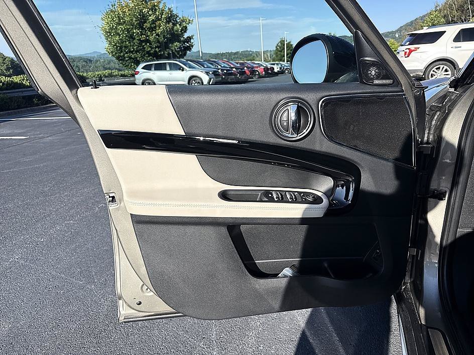 Used 2017 Melting Silver Metallic MINI Cooper S image 9