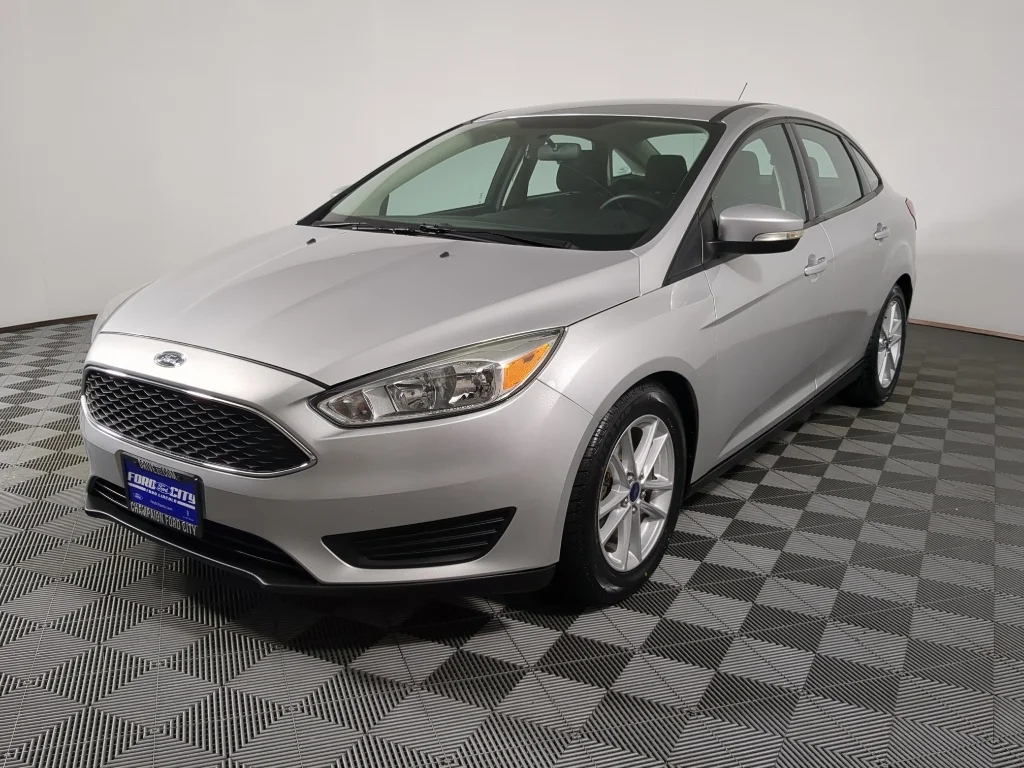 Used 2016 Gray Ford SE image 4
