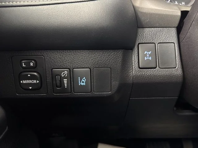 Used 2017 Silver Sky Metallic Toyota XLE image 19