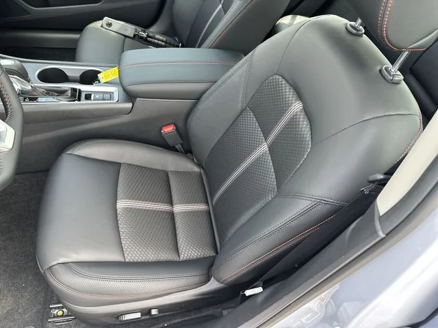 New 2026 Gray Sky Pearl / Super Black Two-tone Nissan SR image 15