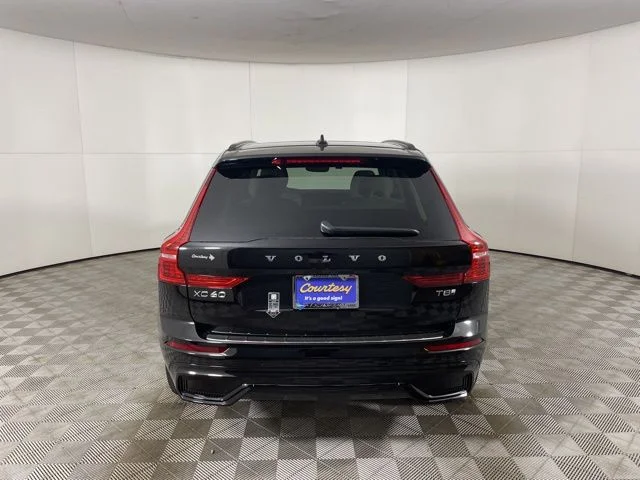Certified Used 2025 Onyx Black Metallic Volvo Plus image 10