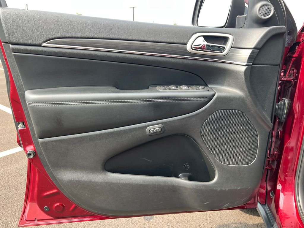 Used 2022 Red Jeep Limited image 10