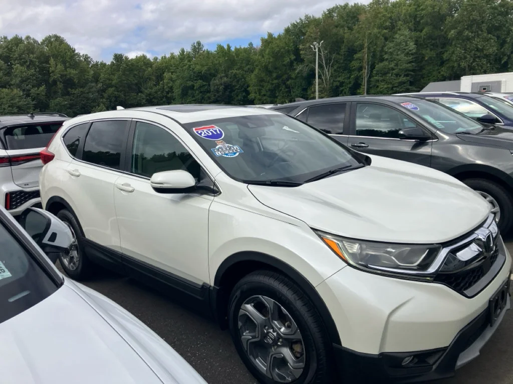 Used 2017 White Diamond Pearl Honda EX-L image 1