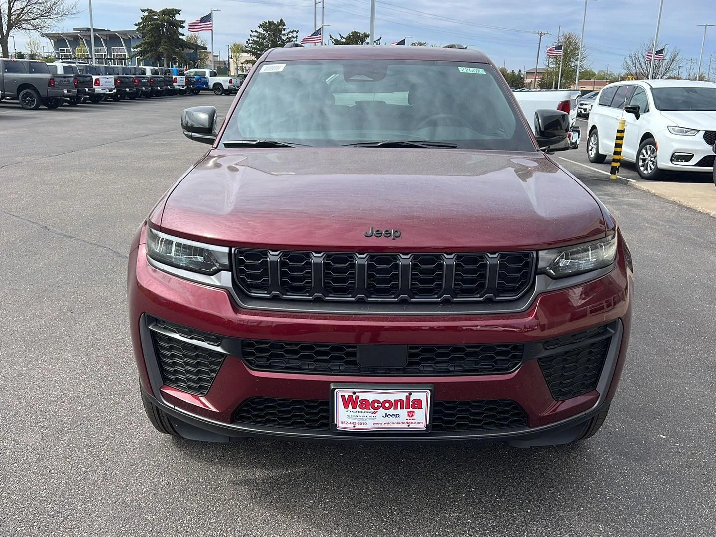 New 2026 Velvet Red Pearl-Coat Exterior Paint Jeep Laredo Altitude image 3
