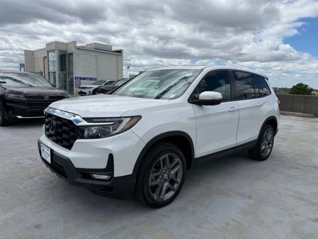 Used 2023  Honda EX-L image 3