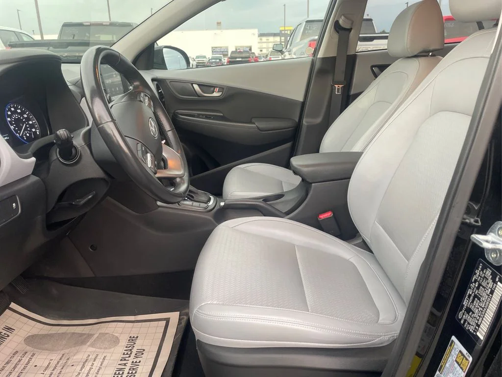 Used 2018 Ultra Black Hyundai Limited image 20