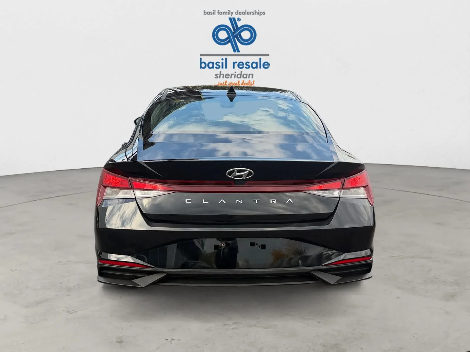 Used 2023 Phantom Black Hyundai SEL image 6