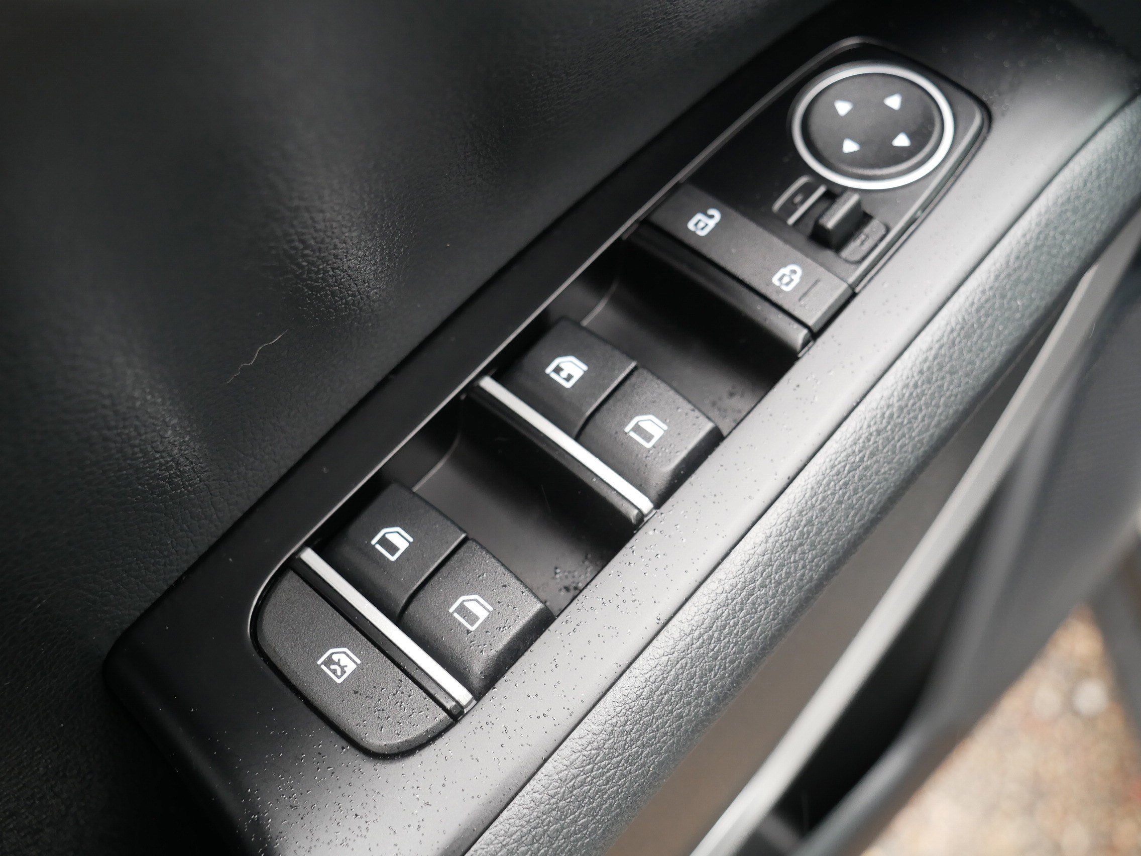 Used 2025  Kia LX image 19