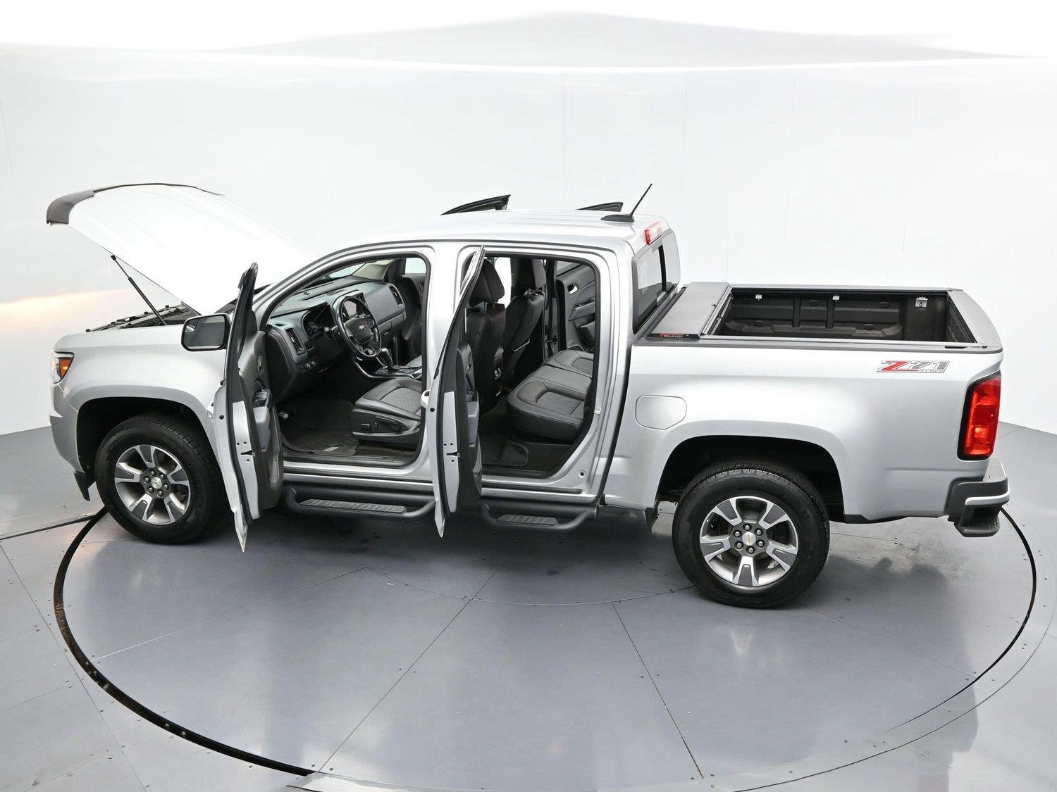 Used 2018 SILVER ICE METALLIC Chevrolet 4WD Z71 image 44