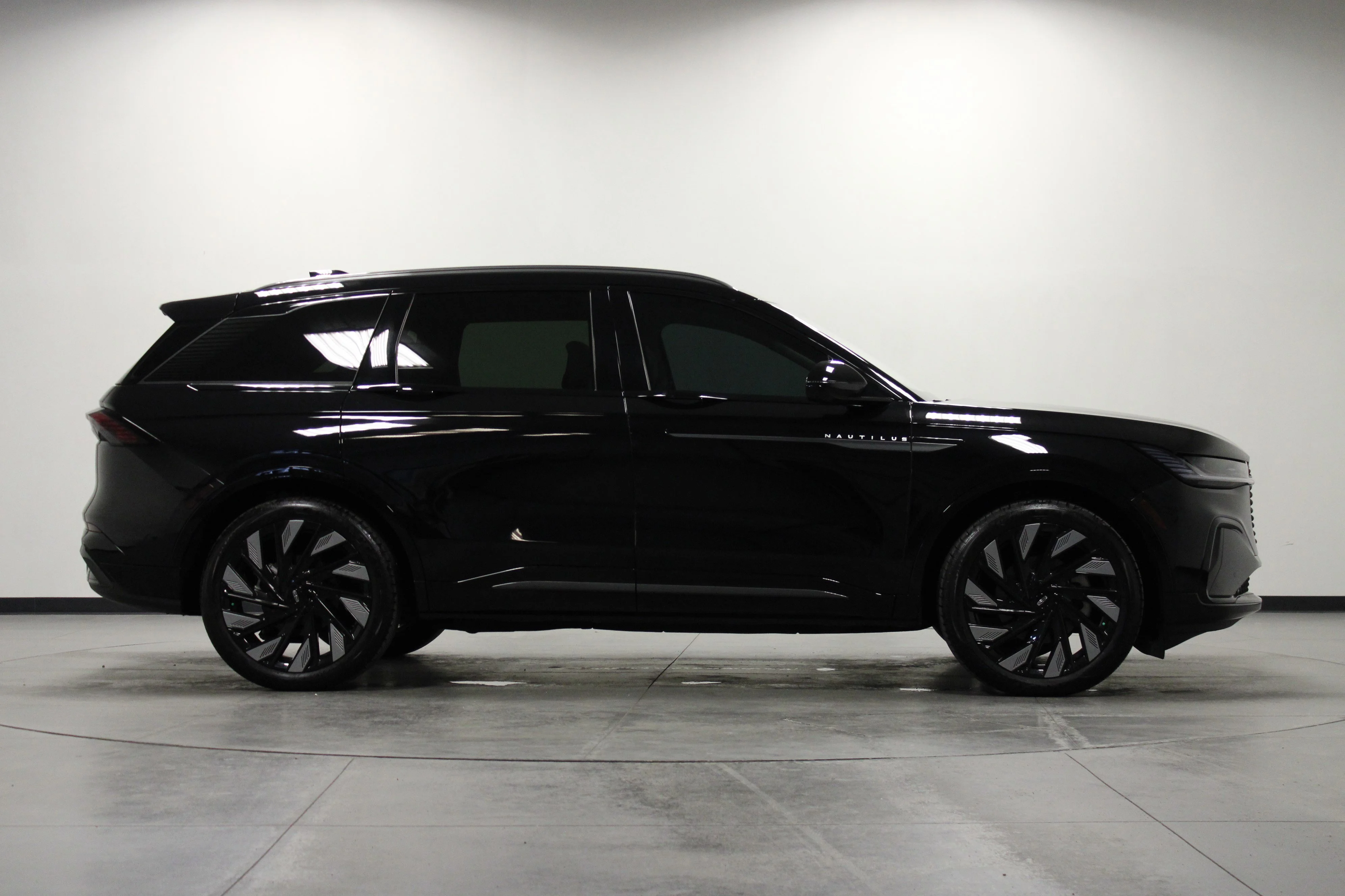 Used 2025 Black Metallic Lincoln Reserve image 3
